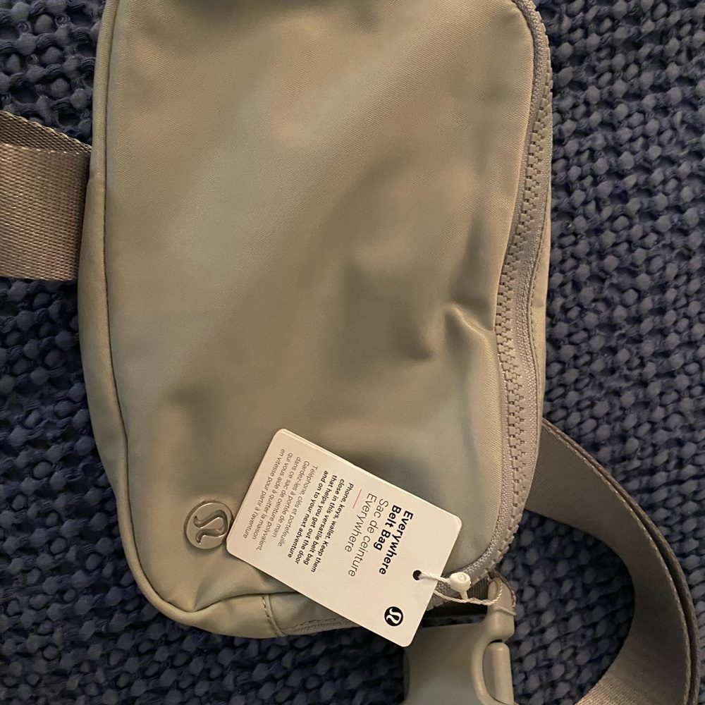 Lululemon women’s Belt Bag